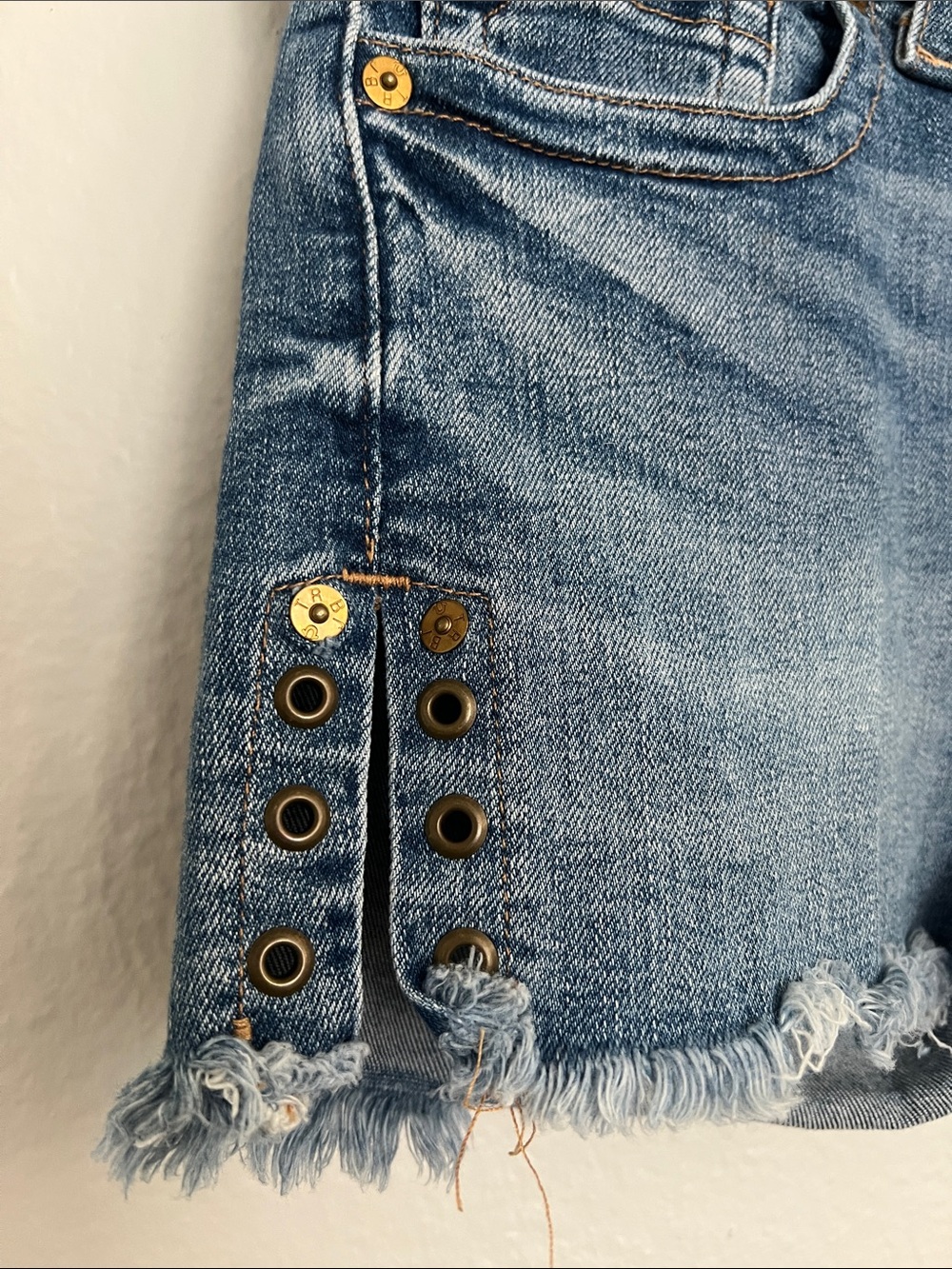 True Religion - Picture 2 of 6